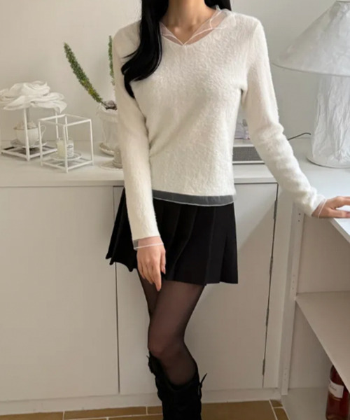 VIVID LADY（ビビッドレディー）の「Vネック シアーシャツドッキング レイヤード風ニットT（ニット/セーター・レディース・ライトブルー/アイボリー・FREE）」の7枚目の写真