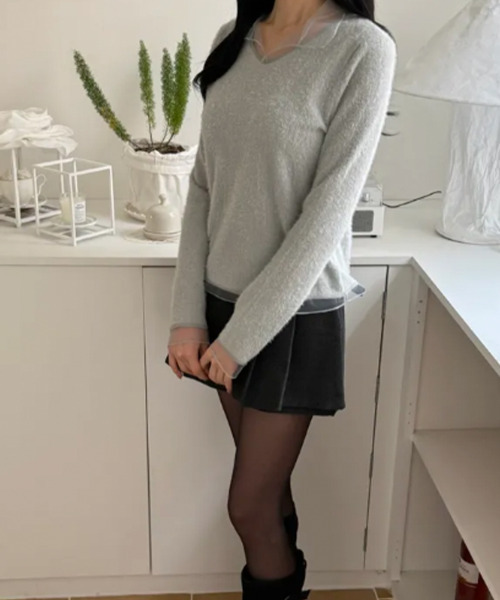VIVID LADY（ビビッドレディー）の「Vネック シアーシャツドッキング レイヤード風ニットT（ニット/セーター・レディース・ライトブルー/アイボリー・FREE）」の9枚目の写真