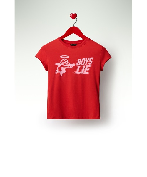 Desigual(デシグアル)の「【Desigual × Nicki Nicole】「BOYS LIE」メッセージ×エンジェルモチーフ 半袖Tシャツ 2026年春夏 新作(Tシャツ/カットソー・レディース・ホワイト/レッド・XS/L/XL/S/M)」の2枚目の写真