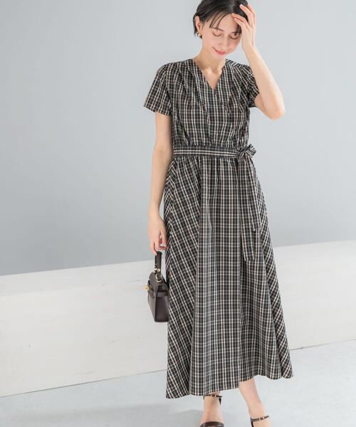URBAN RESEARCH ROSSO WOMEN(アーバンリサーチ ロッソ)の「『WEB/一部店舗限定』チェックカシュクールワンピース(ワンピース・レディース・ブラック/ブラウン系その他/ブルー系その他・FREE)」の2枚目の写真