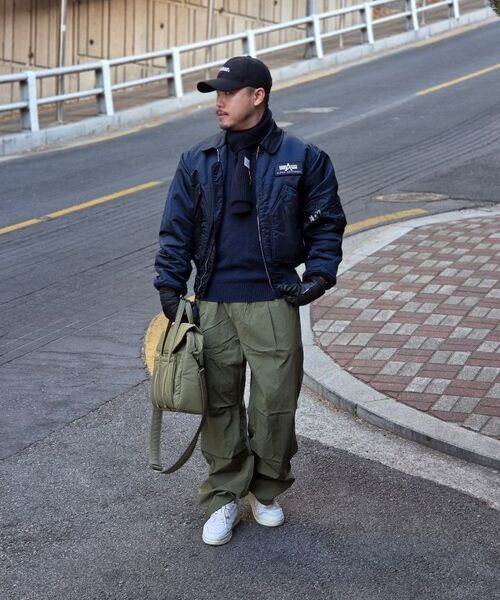 URBANAGE(アーバンエイジ)の「防水ワンタックパラシュートワイドパンツ_カーキ(その他パンツ・レディース・その他・MEDIUM/LARGE/X-LARGE)」の9枚目の写真