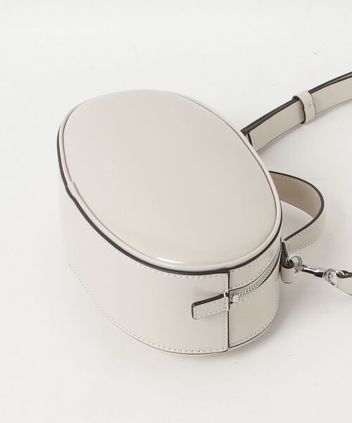 Guess（ゲス）の「DALI Mini Crossbody（ハンドバッグ・レディース・ホワイト/ブラック・ONE SIZE）」の9枚目の写真