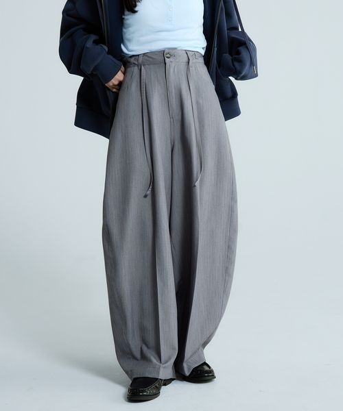 JEANASIS(ジーナシス)の「バックタックコクーンパンツ/663465(スラックス・レディース・ホワイト/グレー系その他/ブラック・SMALL/MEDIUM)」の1枚目の写真