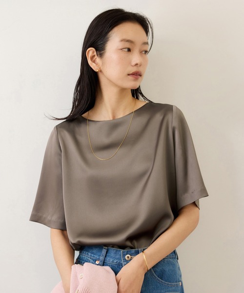 ROPE'（ロペ）の「ドレープサテンティーブラウス/セットアップ対応・イージーケア（シャツ/ブラウス・レディース・ブラック/イエロー系その他3/ベージュ・FREE）」の3枚目の写真