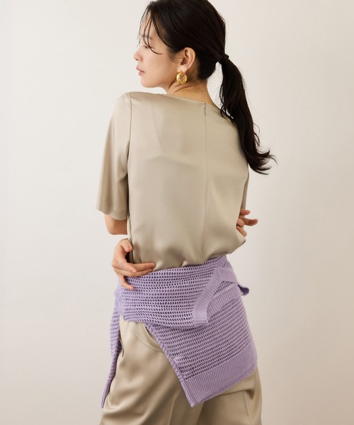 ROPE'（ロペ）の「ドレープサテンティーブラウス/セットアップ対応・イージーケア（シャツ/ブラウス・レディース・ブラック/イエロー系その他3/ベージュ・FREE）」の7枚目の写真