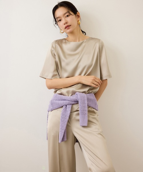 ROPE'（ロペ）の「ドレープサテンティーブラウス/セットアップ対応・イージーケア（シャツ/ブラウス・レディース・ブラック/イエロー系その他3/ベージュ・FREE）」の8枚目の写真