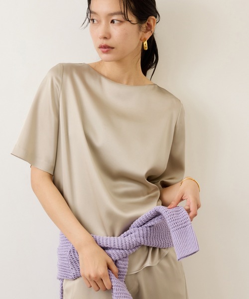 ROPE'（ロペ）の「ドレープサテンティーブラウス/セットアップ対応・イージーケア（シャツ/ブラウス・レディース・ブラック/イエロー系その他3/ベージュ・FREE）」の9枚目の写真