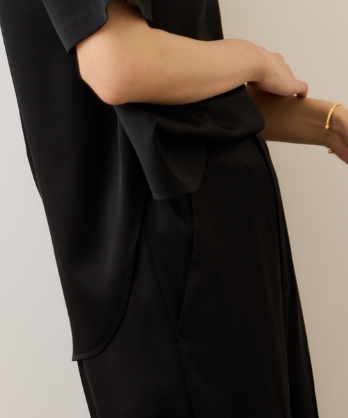 ROPE'（ロペ）の「ドレープサテンティーブラウス/セットアップ対応・イージーケア（シャツ/ブラウス・レディース・ブラック/イエロー系その他3/ベージュ・FREE）」の19枚目の写真