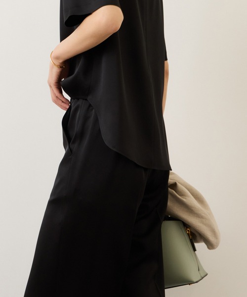 ROPE'（ロペ）の「ドレープサテンティーブラウス/セットアップ対応・イージーケア（シャツ/ブラウス・レディース・ブラック/イエロー系その他3/ベージュ・FREE）」の20枚目の写真
