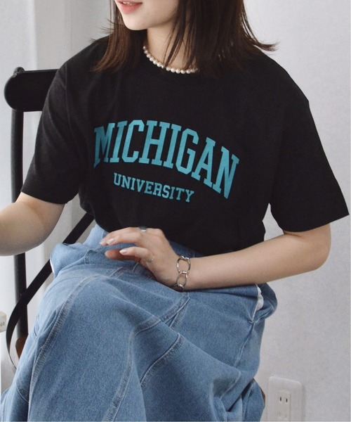 spiritoso（スピリトーゾ）の「MICHIGAN カレッジTシャツ（Tシャツ/カットソー・レディース・ネイビー/ロイヤルブルー/グリーン/ピンク/ライトブルー/ブラック系その他2/ホワイト系その他2/ブラック系その他/杢グレー/ホワイト系その他/ピンク系その他2・MEDIUM/LARGE/X-LARGE/SMALL）」の3枚目の写真