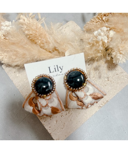 tone（トーン）の「【Lily accessory】インド刺繡ピアス(MA)（ピアス（両耳用）・レディース・ベージュ・FREE）」の3枚目の写真