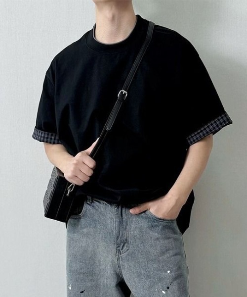 FreeZone(フリーゾーン)の「配色レイヤードネック×チェック袖口 ルーズシルエット半袖Tシャツ(Tシャツ/カットソー・メンズ・グレー/ブラック・F)」の1枚目の写真