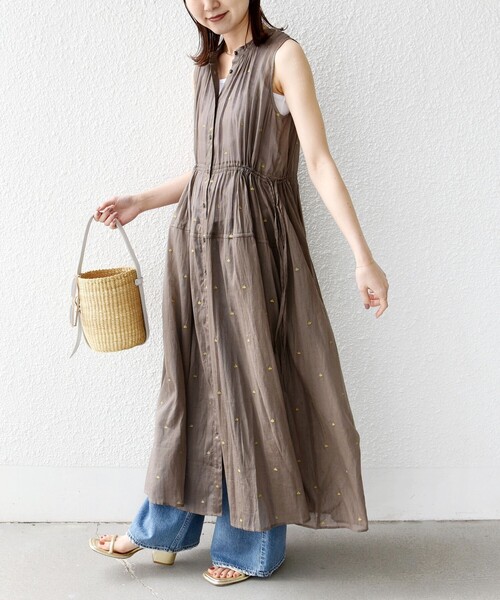 SHIPS（シップス）の「〈手洗い可能〉コットン オーガンジー 刺繍 ウエスト ドロスト ワンピース（ワンピース・レディース・ブラック/カーキ・ONE SIZE）」の2枚目の写真