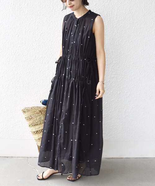 SHIPS（シップス）の「〈手洗い可能〉コットン オーガンジー 刺繍 ウエスト ドロスト ワンピース（ワンピース・レディース・ブラック/カーキ・ONE SIZE）」の4枚目の写真