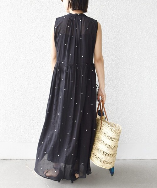 SHIPS（シップス）の「〈手洗い可能〉コットン オーガンジー 刺繍 ウエスト ドロスト ワンピース（ワンピース・レディース・ブラック/カーキ・ONE SIZE）」の5枚目の写真