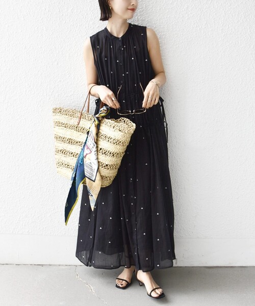 SHIPS（シップス）の「〈手洗い可能〉コットン オーガンジー 刺繍 ウエスト ドロスト ワンピース（ワンピース・レディース・ブラック/カーキ・ONE SIZE）」の7枚目の写真