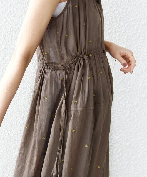 SHIPS（シップス）の「〈手洗い可能〉コットン オーガンジー 刺繍 ウエスト ドロスト ワンピース（ワンピース・レディース・ブラック/カーキ・ONE SIZE）」の13枚目の写真