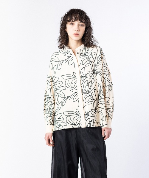 OSMOSIS(オズモーシス)の「エンブロイダリー比翼シャツ(シャツ/ブラウス・レディース・アイボリー/ブラック・ONE SIZE)」の1枚目の写真