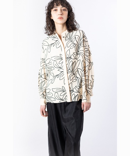 OSMOSIS(オズモーシス)の「エンブロイダリー比翼シャツ(シャツ/ブラウス・レディース・アイボリー/ブラック・ONE SIZE)」の14枚目の写真