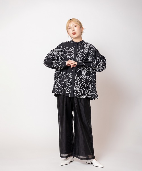 OSMOSIS(オズモーシス)の「エンブロイダリー比翼シャツ(シャツ/ブラウス・レディース・アイボリー/ブラック・ONE SIZE)」の21枚目の写真