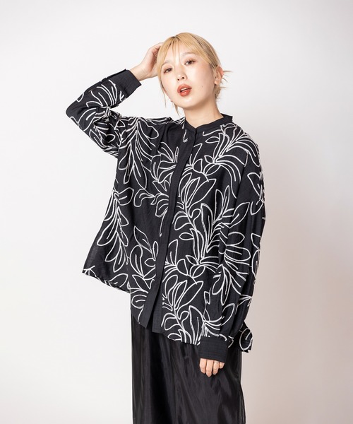 OSMOSIS(オズモーシス)の「エンブロイダリー比翼シャツ(シャツ/ブラウス・レディース・アイボリー/ブラック・ONE SIZE)」の22枚目の写真