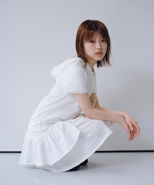 OHESHIO(オヘシオ)の「HOODED LAYERED CAP SLEEVE T-SHIRT, WHITE(パーカー・レディース・その他・FREE)」の5枚目の写真