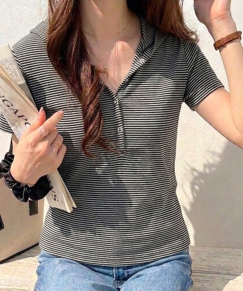 muet.（ミュエ）の「フード付きヘンリーネックボーダーカットソートップス（Tシャツ/カットソー・レディース・グレー/ブラック・MEDIUM/LARGE）」の2枚目の写真