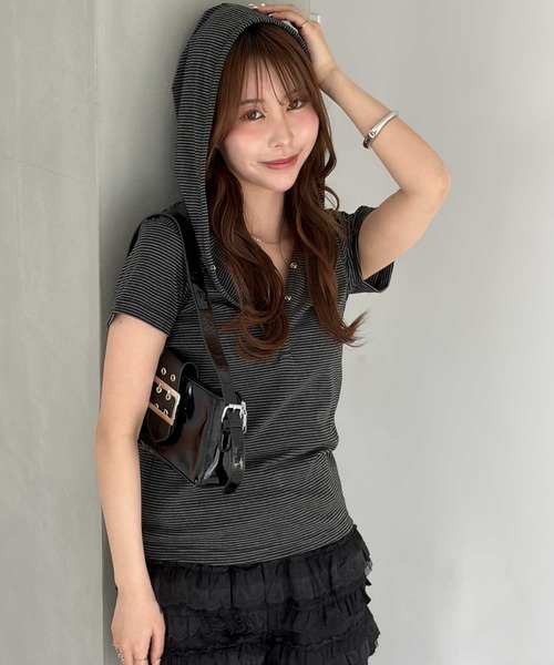 muet.（ミュエ）の「フード付きヘンリーネックボーダーカットソートップス（Tシャツ/カットソー・レディース・グレー/ブラック・MEDIUM/LARGE）」の15枚目の写真