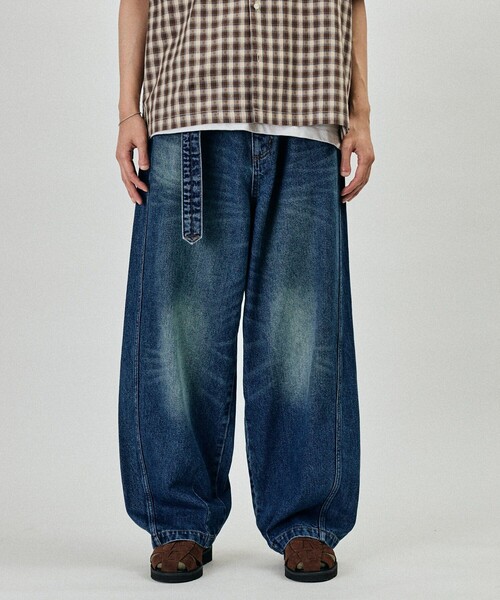 FREAK'S STORE(フリークスストア)の「BELTED WIDE DENIM / ベルテッド ワイドデニムパンツ(デニムパンツ・メンズ・ブルー/グレー/サックスブルー・LARGE/MEDIUM)」の1枚目の写真