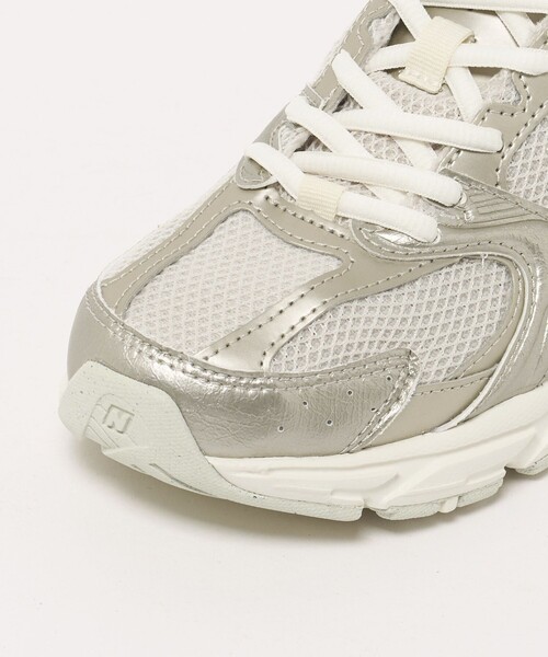 NEW BALANCE(ニューバランス)の「<New Balance>U5301Z0/D スニーカー(スニーカー・レディース・ゴールド・23cm/25cm/24cm/23.5cm/25.5cm/22.5cm/24.5cm)」の8枚目の写真