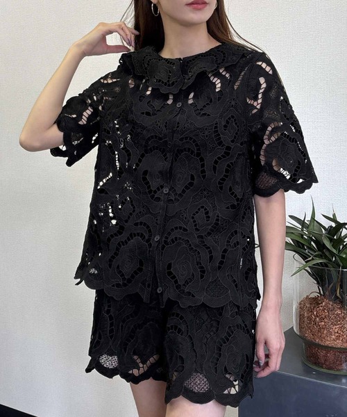 LOWO(ロワ)の「カットワークレースセットアップ ブラウス 半袖 ショートパンツ 上下セット(セットアップ・レディース・オフホワイト/ブラック・FREE)」の7枚目の写真