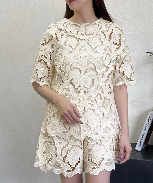 LOWO(ロワ)の「カットワークレースセットアップ ブラウス 半袖 ショートパンツ 上下セット(セットアップ・レディース・オフホワイト/ブラック・FREE)」の11枚目の写真