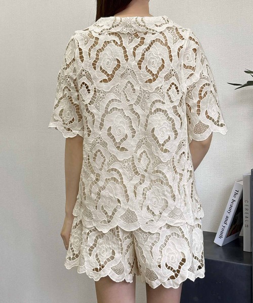 LOWO(ロワ)の「カットワークレースセットアップ ブラウス 半袖 ショートパンツ 上下セット(セットアップ・レディース・オフホワイト/ブラック・FREE)」の13枚目の写真