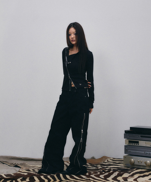 SCHISM INDUCING(スキズムインデューシング)の「DIAGONAL ZIP UP TOP BLACK(Tシャツ/カットソー・レディース・その他・FREE)」の6枚目の写真