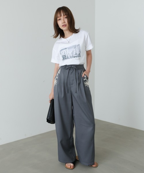 Bab(バブ)の「コード刺しゅうカーブパンツ(その他パンツ・レディース・ベージュ/チャコールグレー・M)」の11枚目の写真