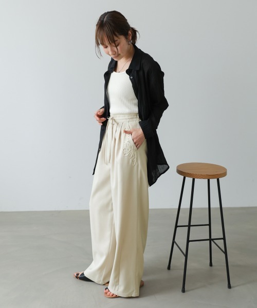 Bab(バブ)の「コード刺しゅうカーブパンツ(その他パンツ・レディース・ベージュ/チャコールグレー・M)」の16枚目の写真