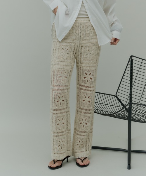 Plumel（プルメル）の「Panel Crochet Lace Pants / パネルクロシェレースパンツ（その他パンツ・レディース・ベージュ/ホワイト・MEDIUM）」の4枚目の写真