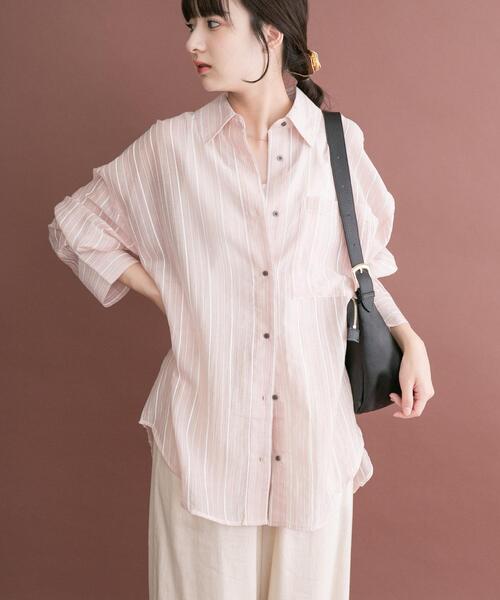 ITEMS URBANRESEARCH(アイテムズ アーバンリサーチ)の「シアープリントストライプシャツ(シャツ/ブラウス・レディース・ピンク/ブルー/ベージュ・FREE)」の3枚目の写真
