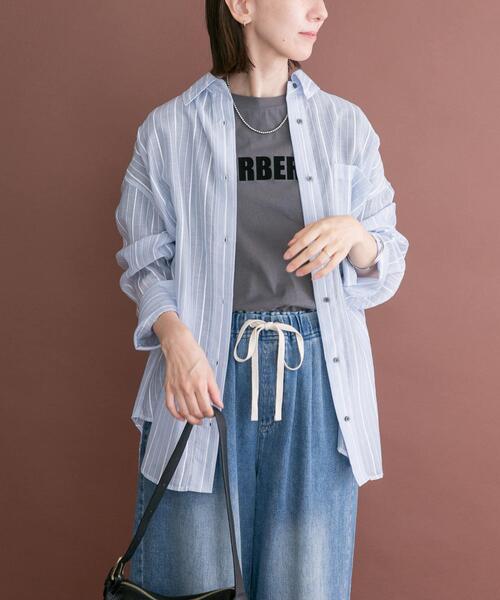 ITEMS URBANRESEARCH(アイテムズ アーバンリサーチ)の「シアープリントストライプシャツ(シャツ/ブラウス・レディース・ピンク/ブルー/ベージュ・FREE)」の2枚目の写真