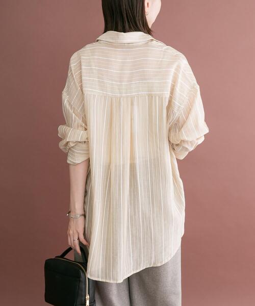 ITEMS URBANRESEARCH(アイテムズ アーバンリサーチ)の「シアープリントストライプシャツ(シャツ/ブラウス・レディース・ピンク/ブルー/ベージュ・FREE)」の6枚目の写真