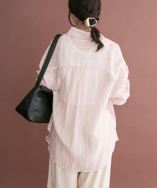 ITEMS URBANRESEARCH(アイテムズ アーバンリサーチ)の「シアープリントストライプシャツ(シャツ/ブラウス・レディース・ピンク/ブルー/ベージュ・FREE)」の20枚目の写真