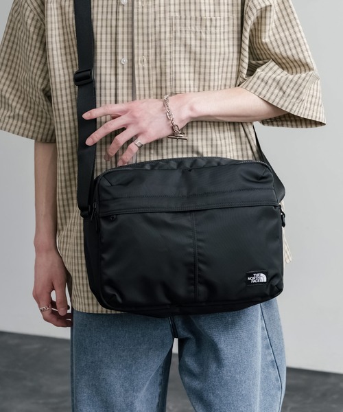 THE NORTH FACE（ザノースフェイス）の「THE NORTH FACE ザ・ノースフェイス TRAVEL CROSS BAG L トラベルクロスバッグ/ショルダーバッグ（ショルダーバッグ・メンズ・カーキ/ブラック・FREE）」の18枚目の写真