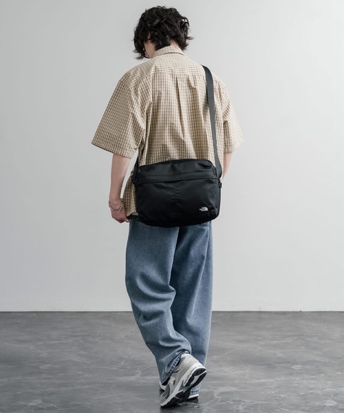 THE NORTH FACE（ザノースフェイス）の「THE NORTH FACE ザ・ノースフェイス TRAVEL CROSS BAG L トラベルクロスバッグ/ショルダーバッグ（ショルダーバッグ・メンズ・カーキ/ブラック・FREE）」の22枚目の写真