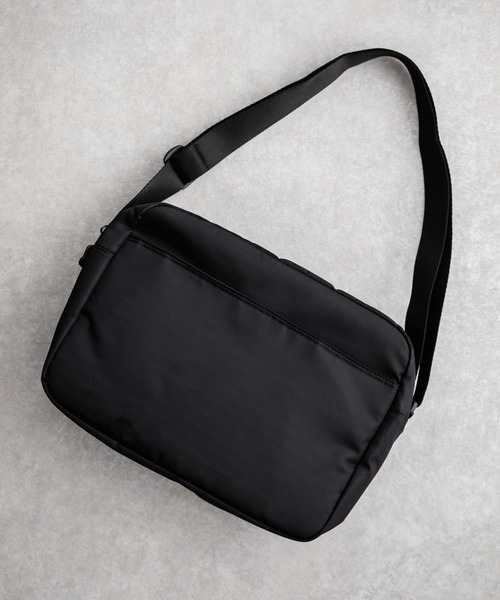 THE NORTH FACE（ザノースフェイス）の「THE NORTH FACE ザ・ノースフェイス TRAVEL CROSS BAG L トラベルクロスバッグ/ショルダーバッグ（ショルダーバッグ・メンズ・カーキ/ブラック・FREE）」の3枚目の写真
