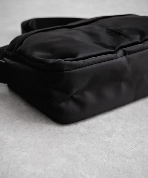 THE NORTH FACE（ザノースフェイス）の「THE NORTH FACE ザ・ノースフェイス TRAVEL CROSS BAG L トラベルクロスバッグ/ショルダーバッグ（ショルダーバッグ・メンズ・カーキ/ブラック・FREE）」の5枚目の写真