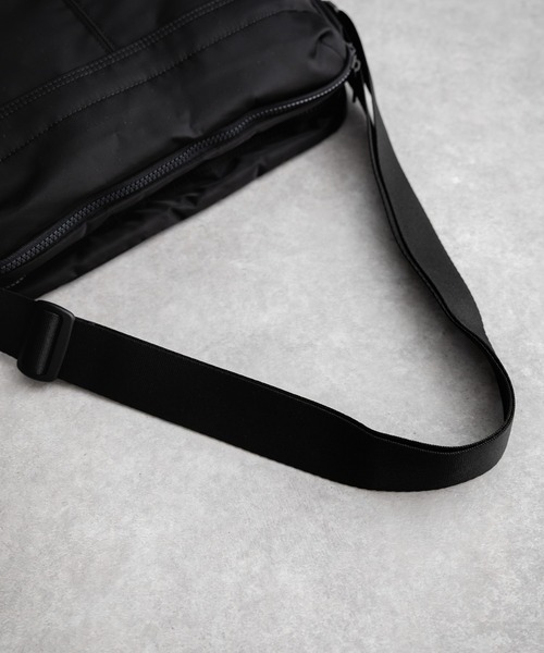 THE NORTH FACE（ザノースフェイス）の「THE NORTH FACE ザ・ノースフェイス TRAVEL CROSS BAG L トラベルクロスバッグ/ショルダーバッグ（ショルダーバッグ・メンズ・カーキ/ブラック・FREE）」の6枚目の写真