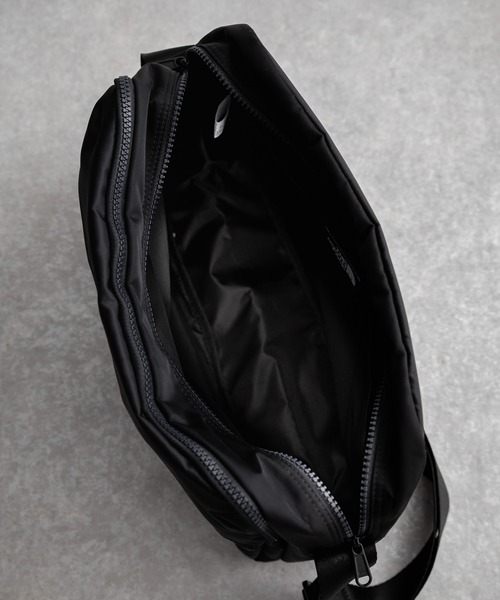 THE NORTH FACE（ザノースフェイス）の「THE NORTH FACE ザ・ノースフェイス TRAVEL CROSS BAG L トラベルクロスバッグ/ショルダーバッグ（ショルダーバッグ・メンズ・カーキ/ブラック・FREE）」の10枚目の写真