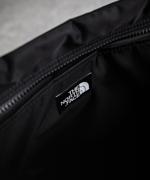THE NORTH FACE（ザノースフェイス）の「THE NORTH FACE ザ・ノースフェイス TRAVEL CROSS BAG L トラベルクロスバッグ/ショルダーバッグ（ショルダーバッグ・メンズ・カーキ/ブラック・FREE）」の11枚目の写真