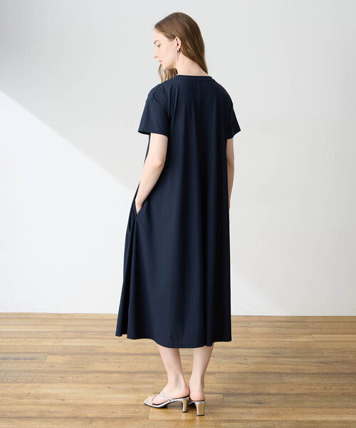 LE SOUK HOLIDAY（ルスークホリデー）の「クールストレッチトリコットワンピース【接触冷感・UVカット・ポケット付き】（ワンピース・レディース・チャコールグレー/ネイビー・M/L）」の8枚目の写真
