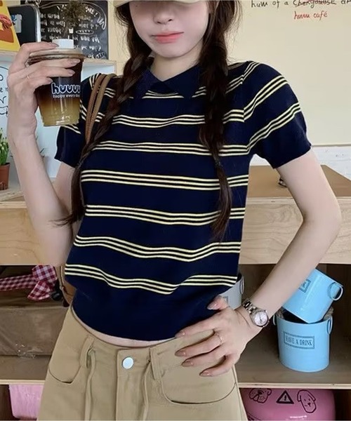 AsheKsha(アシクシャ)の「カレッジスタイルのポロネックストライプニット半袖トップス(Tシャツ/カットソー・レディース・ホワイト/ネイビー・M)」の1枚目の写真